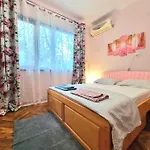 Nicky's - With Private Parking In Center Appartement Burgas