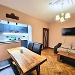Nicky's - With Private Parking In Center Appartement *