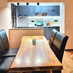 דירה Nicky's - With Private Parking In Center *