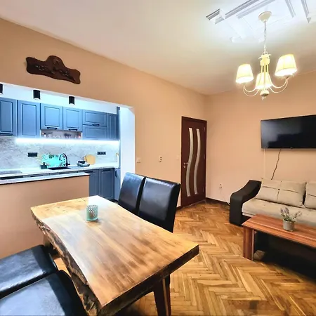 Nicky's - With Private Parking In Center 아파트 *
